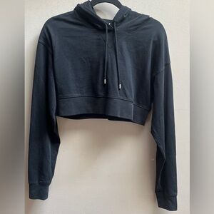 Wilfred Free  Aritzia cropped black hoodie Sz S